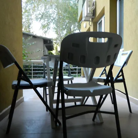 Modern Near Centre Of Apartman *